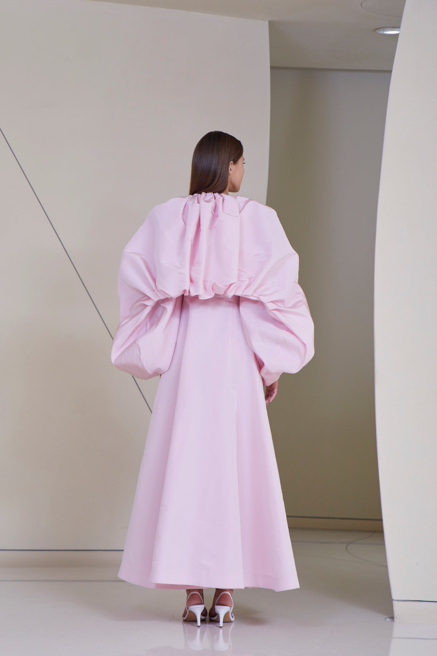 Puffed Sleeves cape in Silk Faille