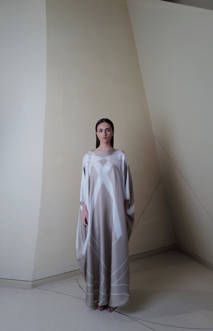 Classic caftan in beige silk