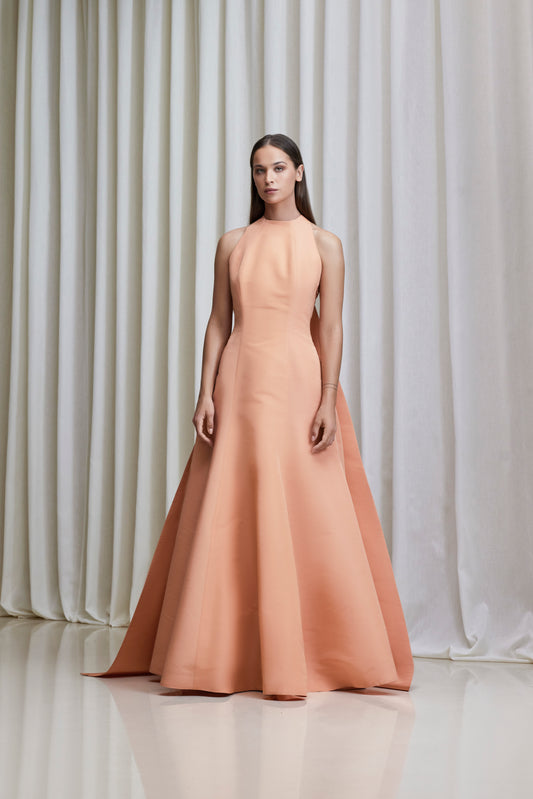 Voluminous gown with long back tie in silk-faille