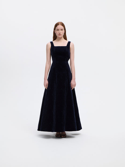 Square neckline dress in velvet