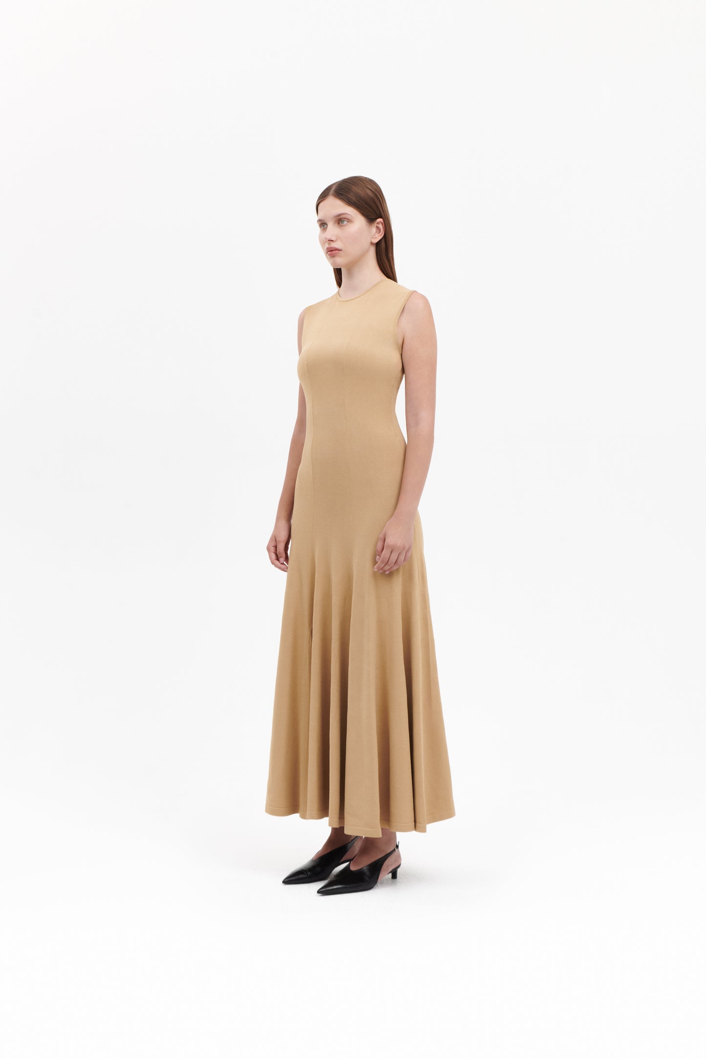 Round neck knitted dress in camel