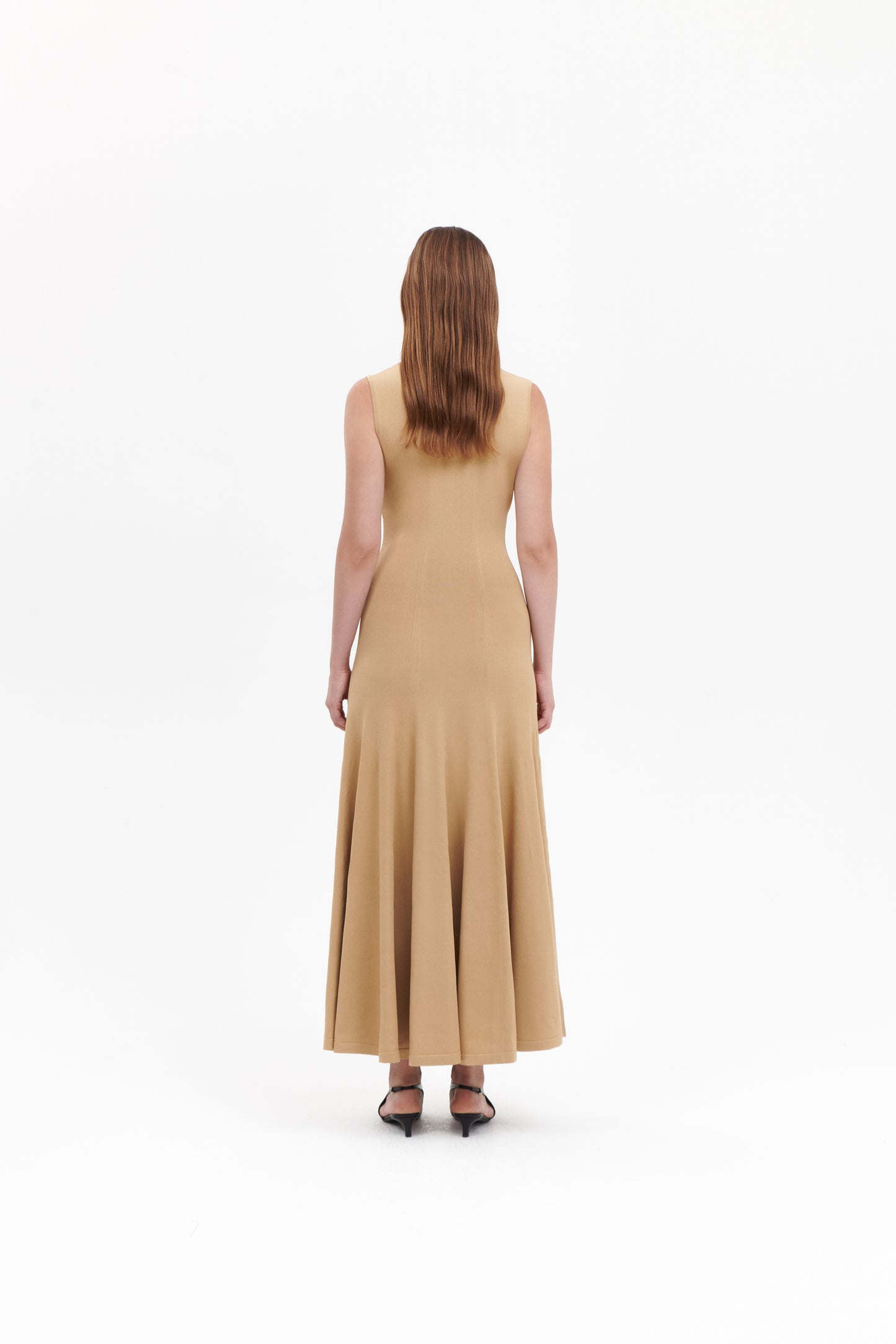 Round neck knitted dress in camel