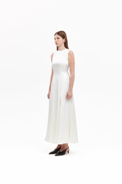 Dress in white silkwool