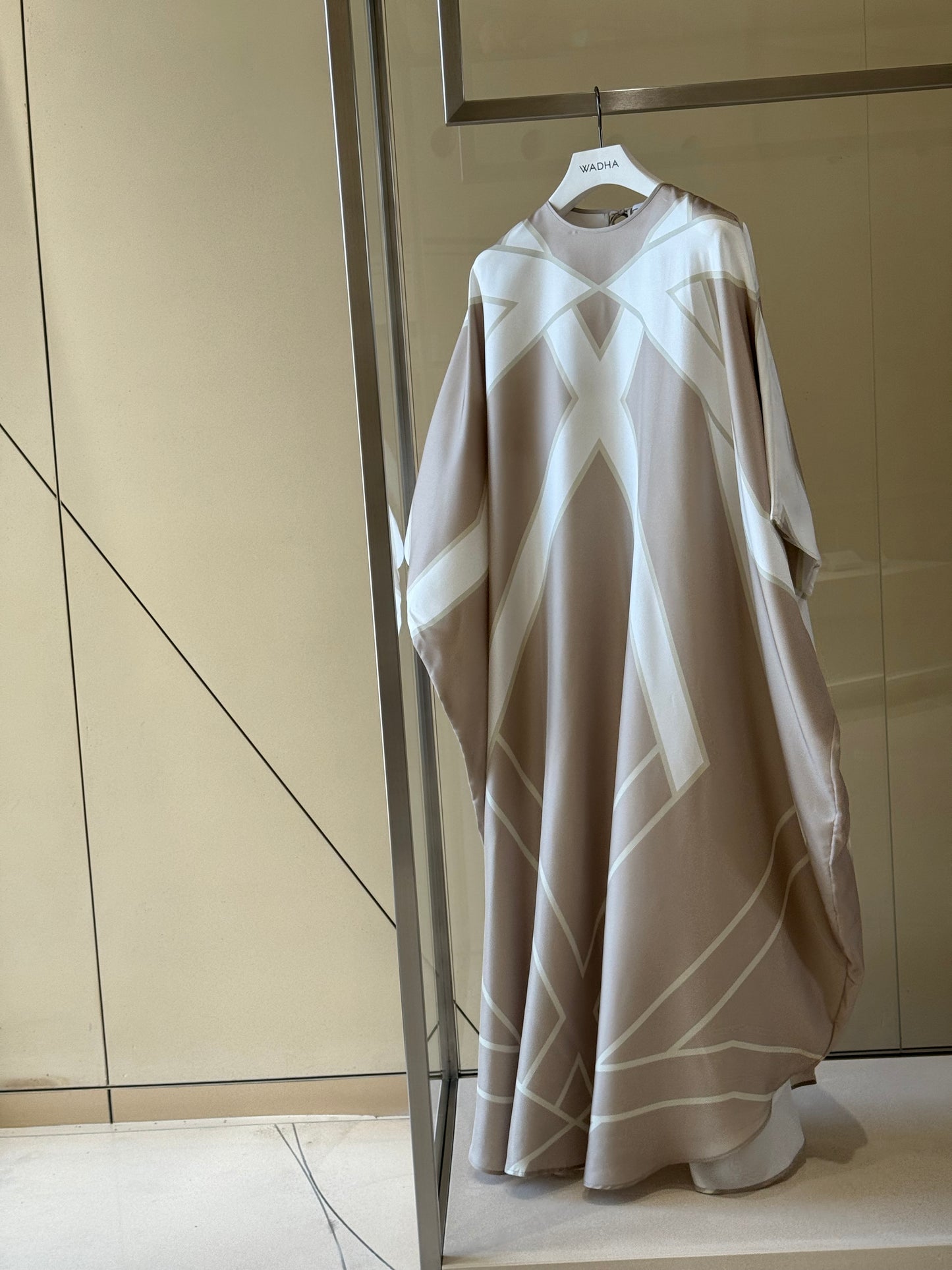 Classic caftan in beige silk