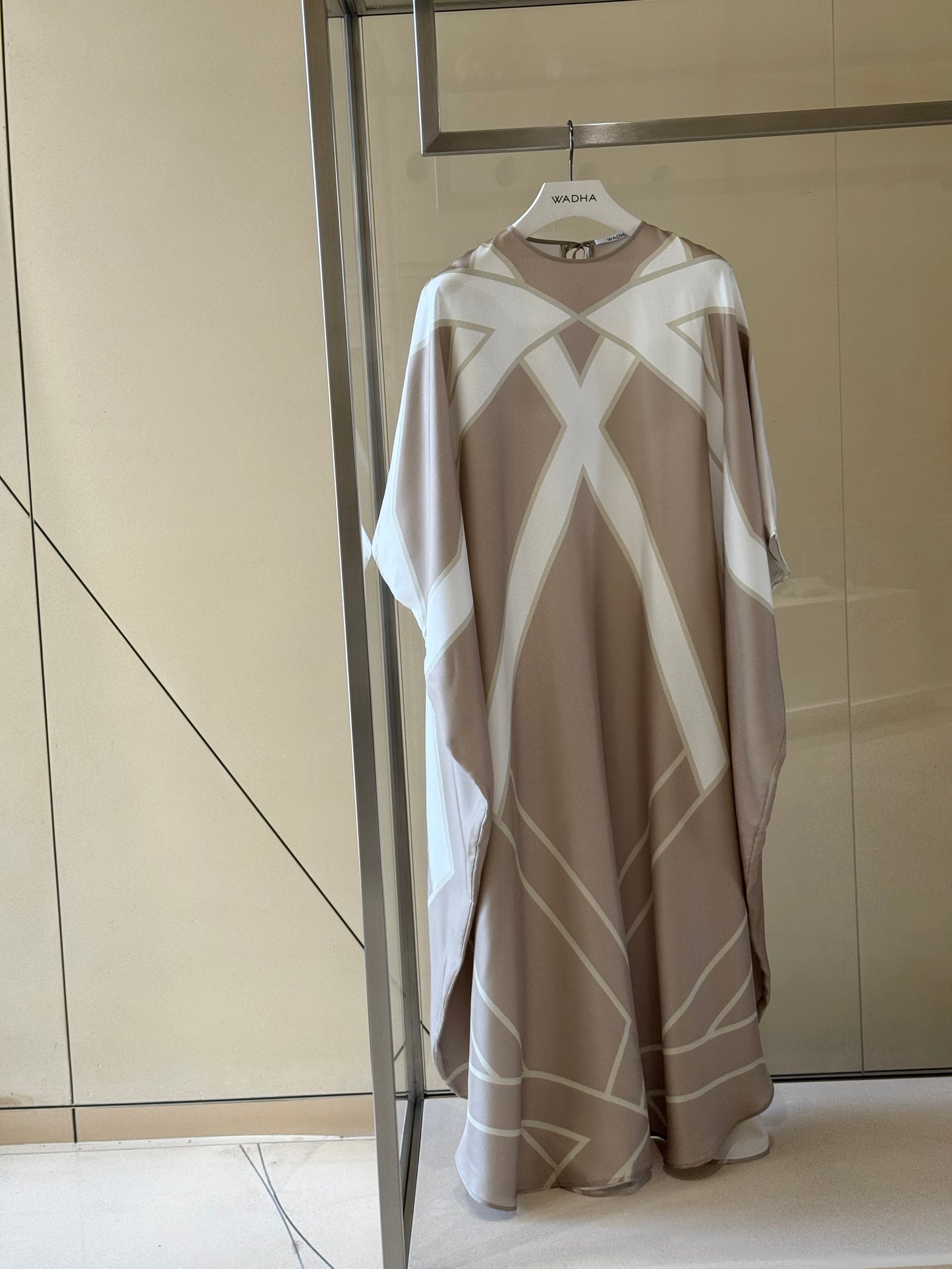 Classic caftan in beige silk