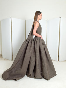 Open back voluminous gown in Quilt