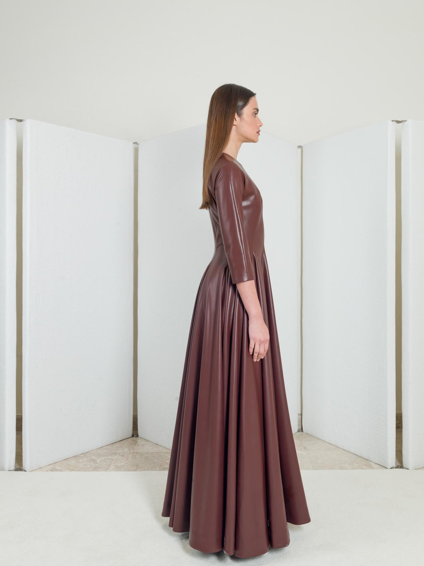 Voluminous 3/4 sleeves gown