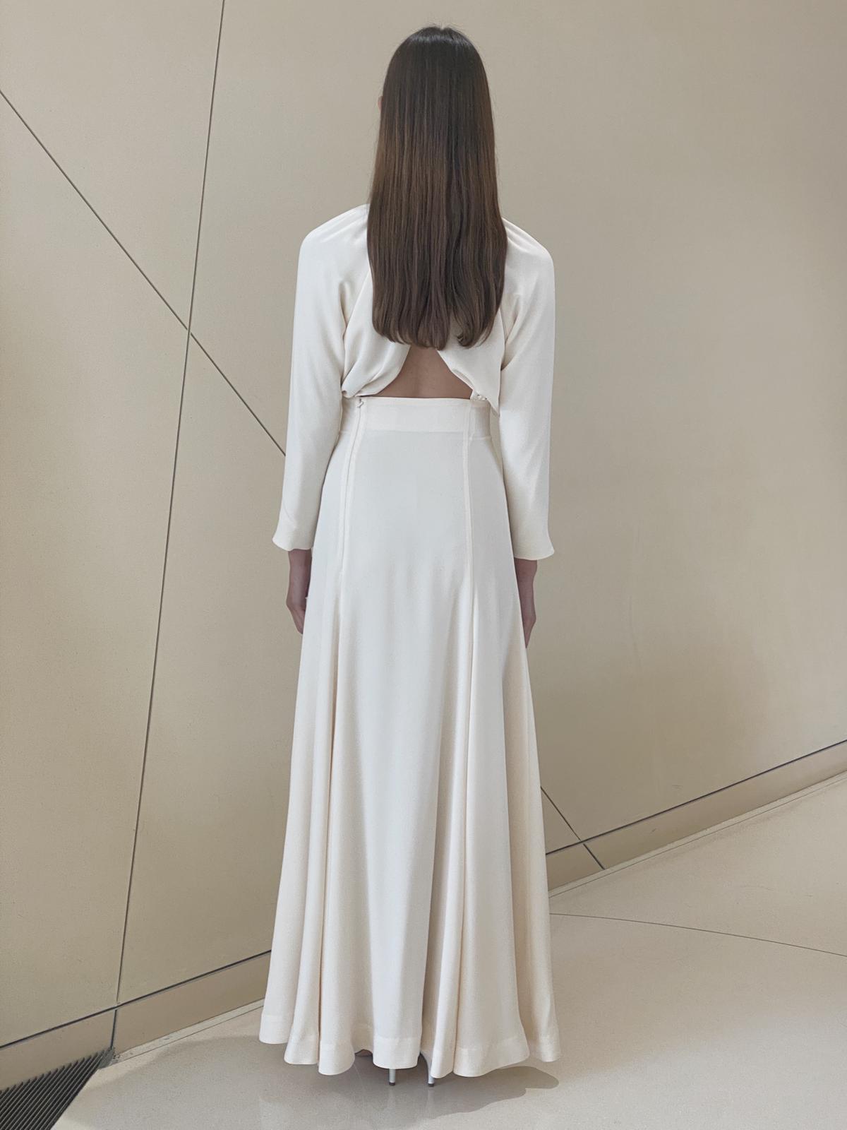 Quarter Sleeves Open Back Dress in Off White Crepe Seta