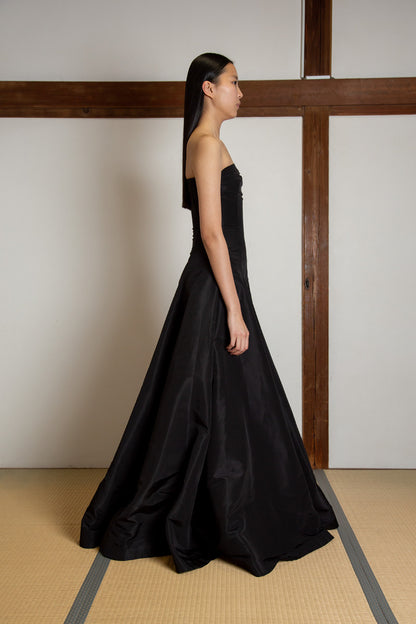 Off shoulder voluminous gown in silk faille