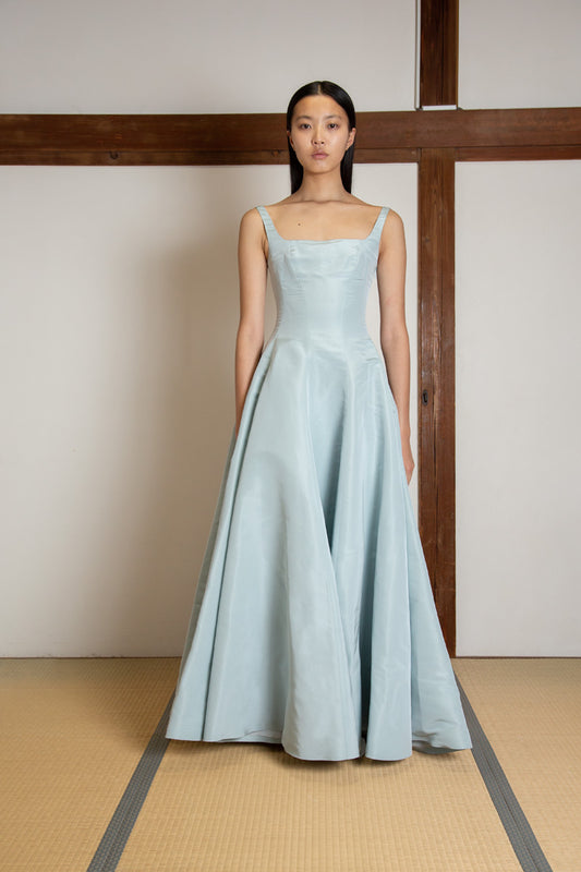 Square neckline voluminous gown in silk faille