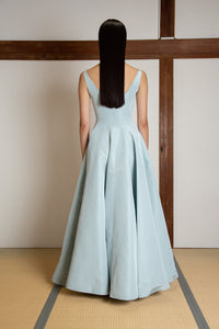 Square neckline voluminous gown in silk faille