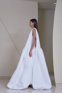 Asymmetric Voluminous gown with side tie in Quilt