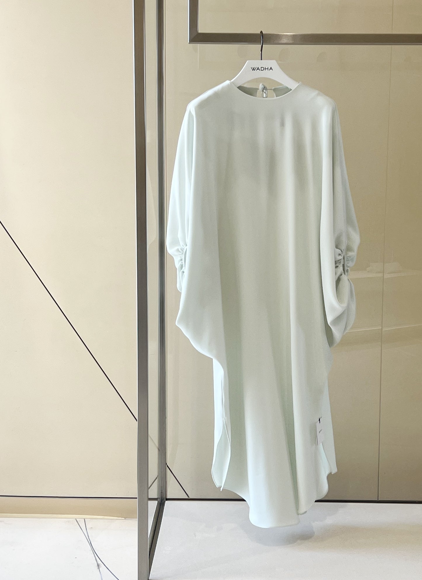 Puff sleeves caftan in crepe