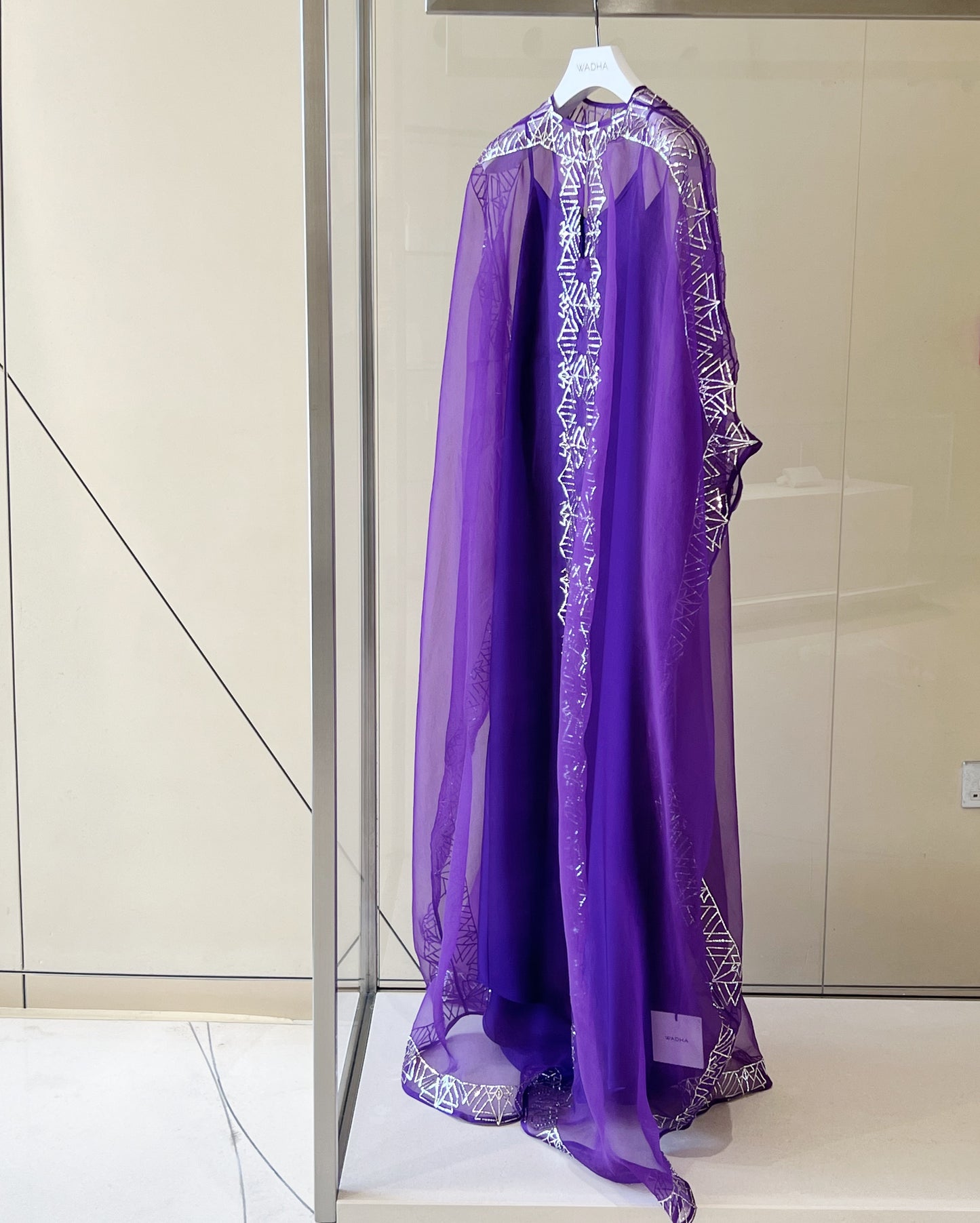 Classic caftan in silk organza with silver metallic embroidery