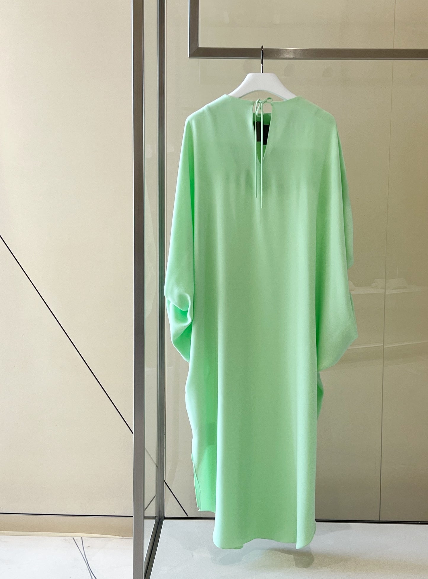 Puff sleeves caftan in crepe