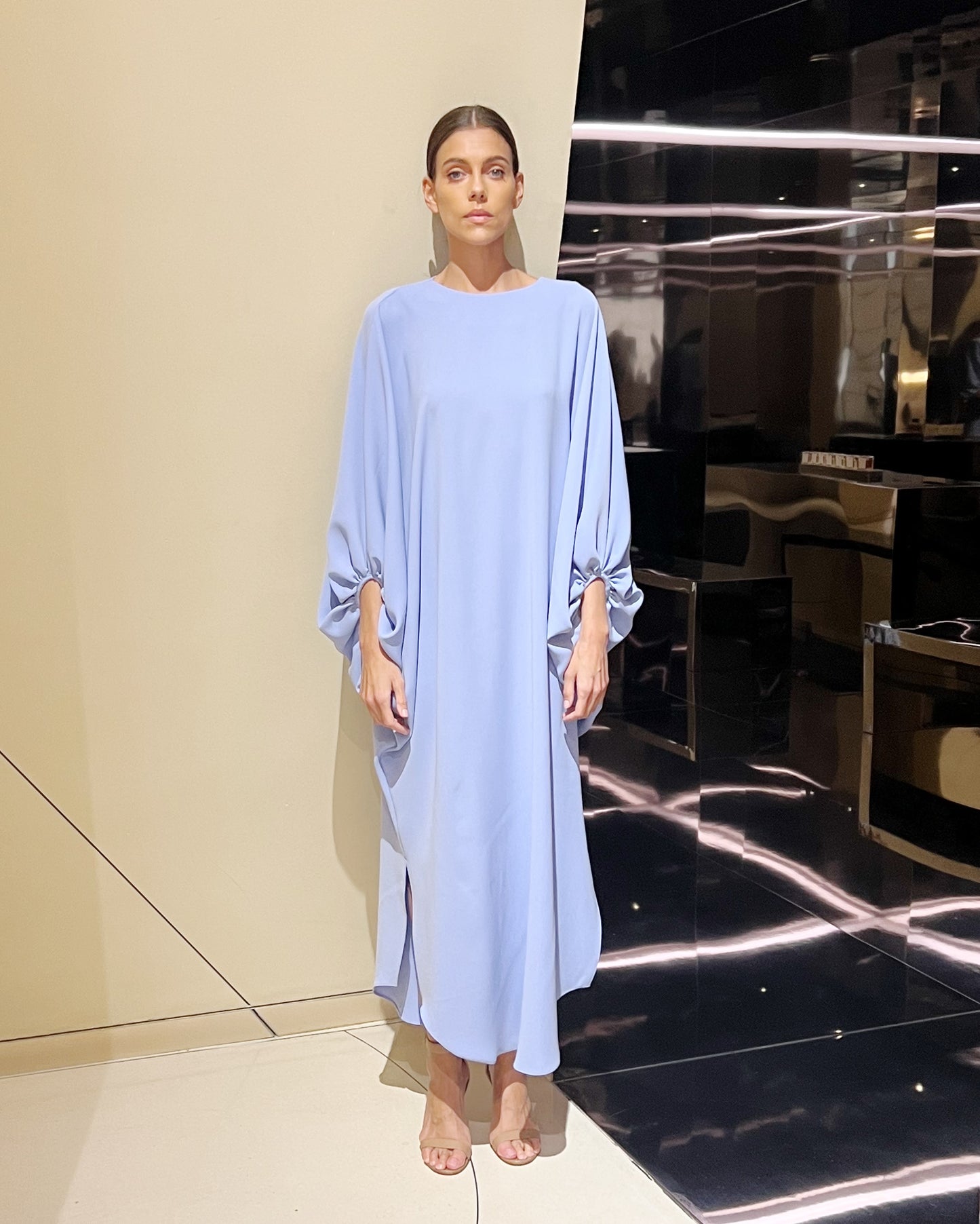 Puff sleeves caftan in crepe