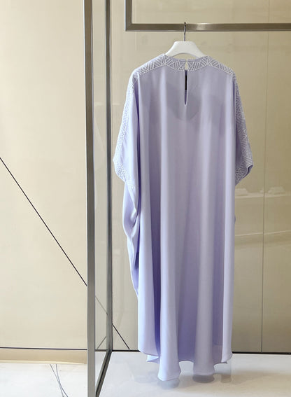 Classic caftan in silk crepe with neck and sleeves embellishment