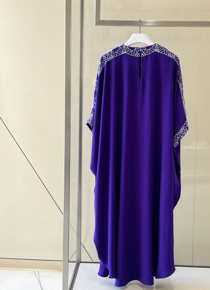 Classic caftan in silk crepe with neck and sleeves embellishment