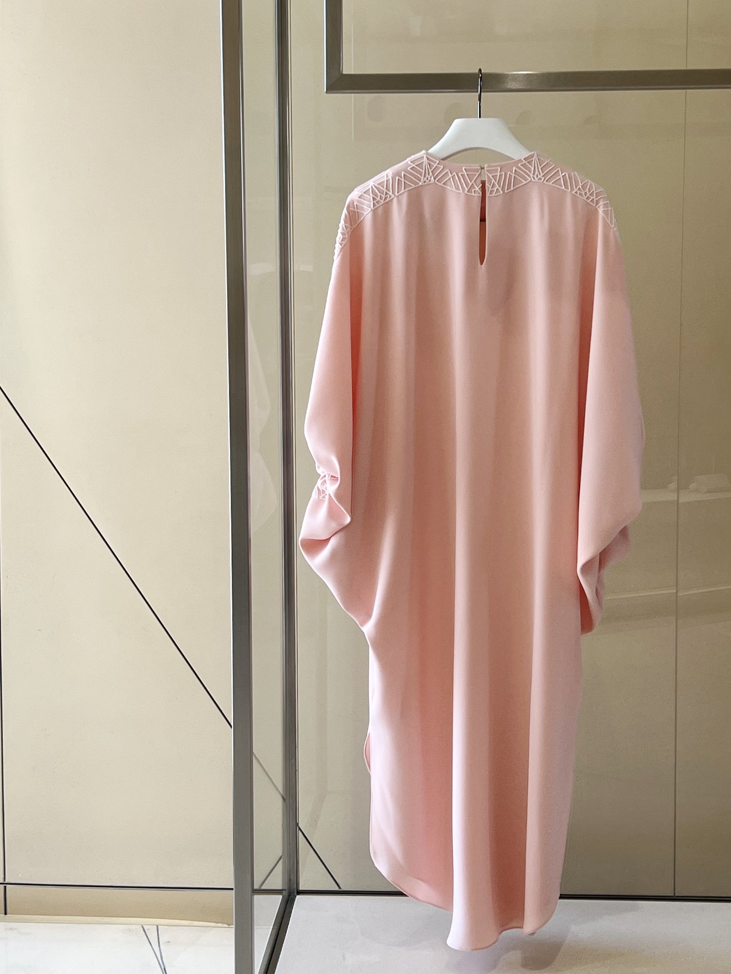 Puff sleeves caftan in silk crepe with neck and shoulder embellishment