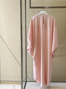 Puff sleeves caftan in silk crepe with neck and shoulder embellishment