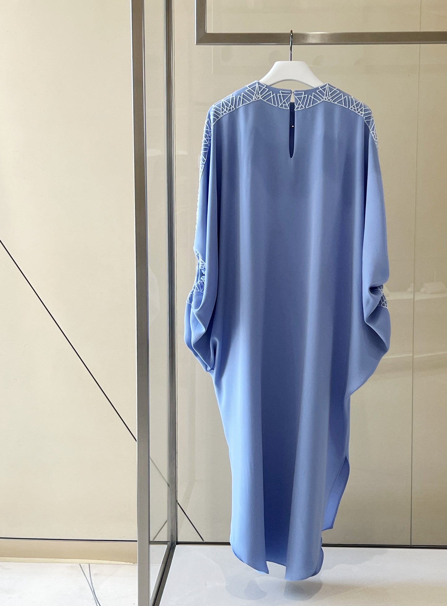 Puff sleeves caftan in silk crepe with neck and shoulder embellishment