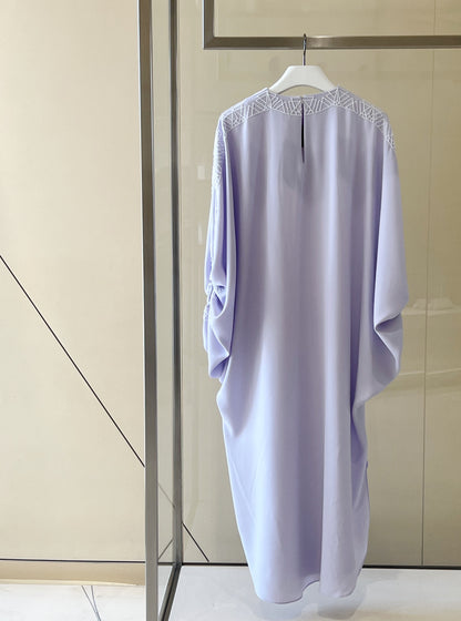 Puff sleeves caftan in silk crepe with neck and shoulder embellishment