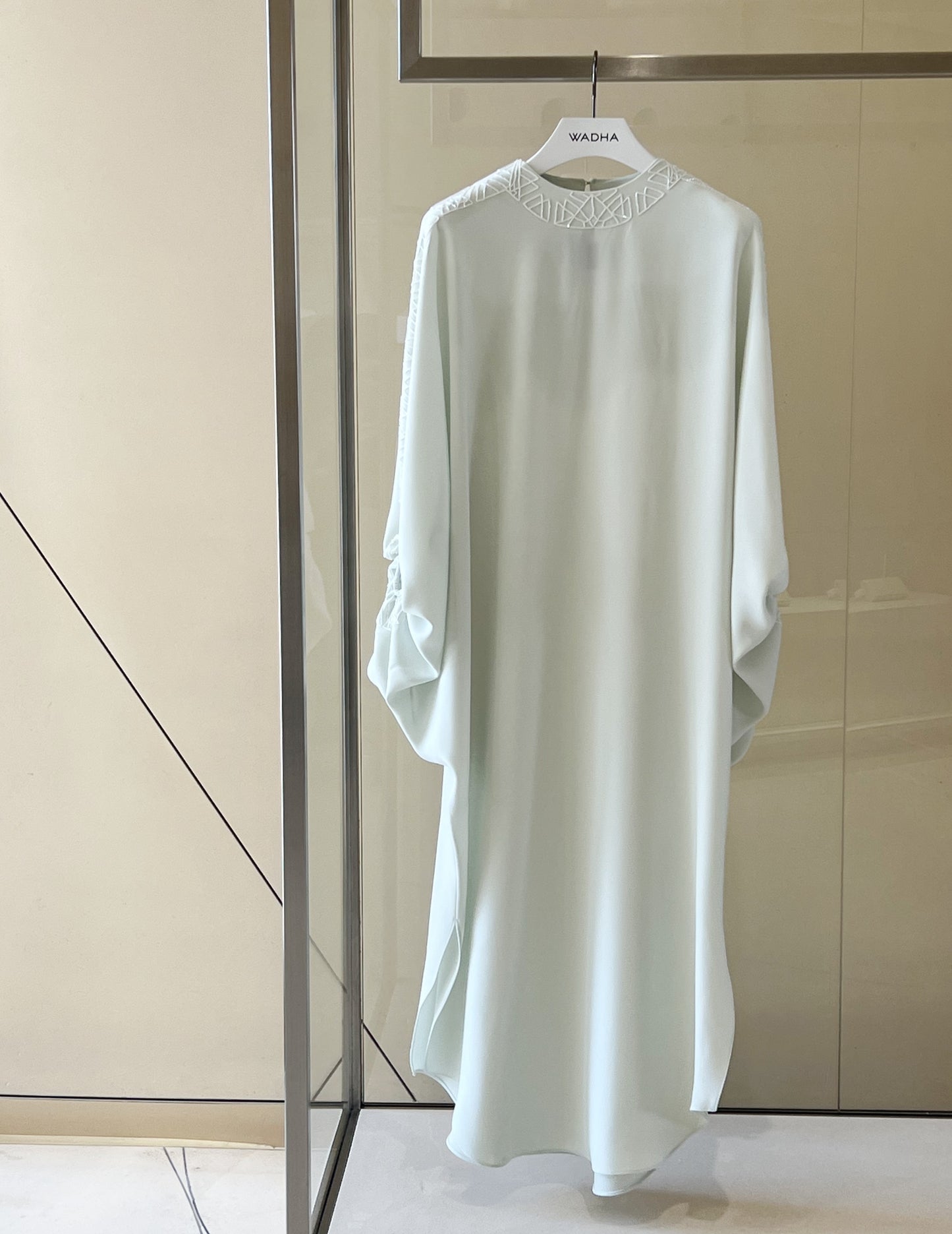 Puff sleeves caftan in silk crepe with neck and shoulder embellishment