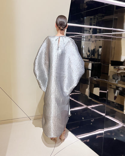 Puff sleeves caftan in metallic silver