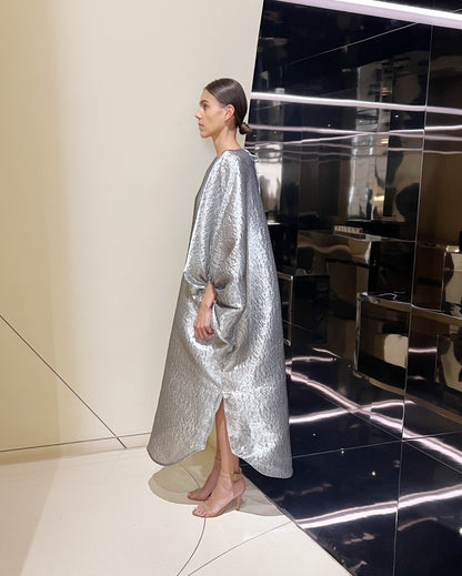 Puff sleeves caftan in metallic silver