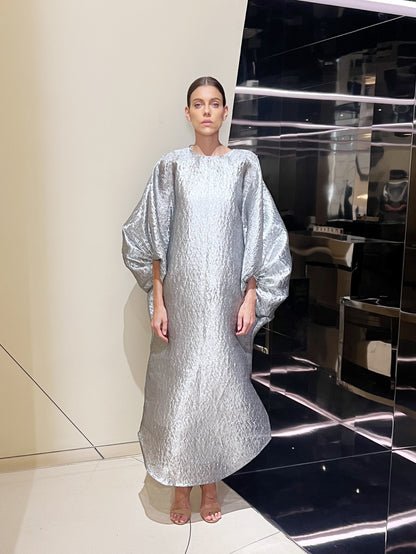 Puff sleeves caftan in metallic silver