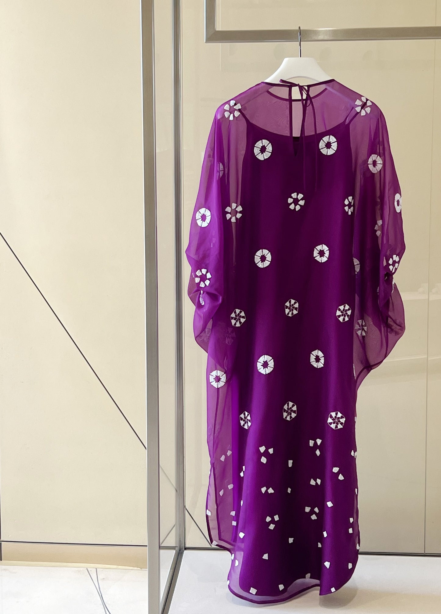 Puff sleeves  caftan in silk organza with full geometric embellishment