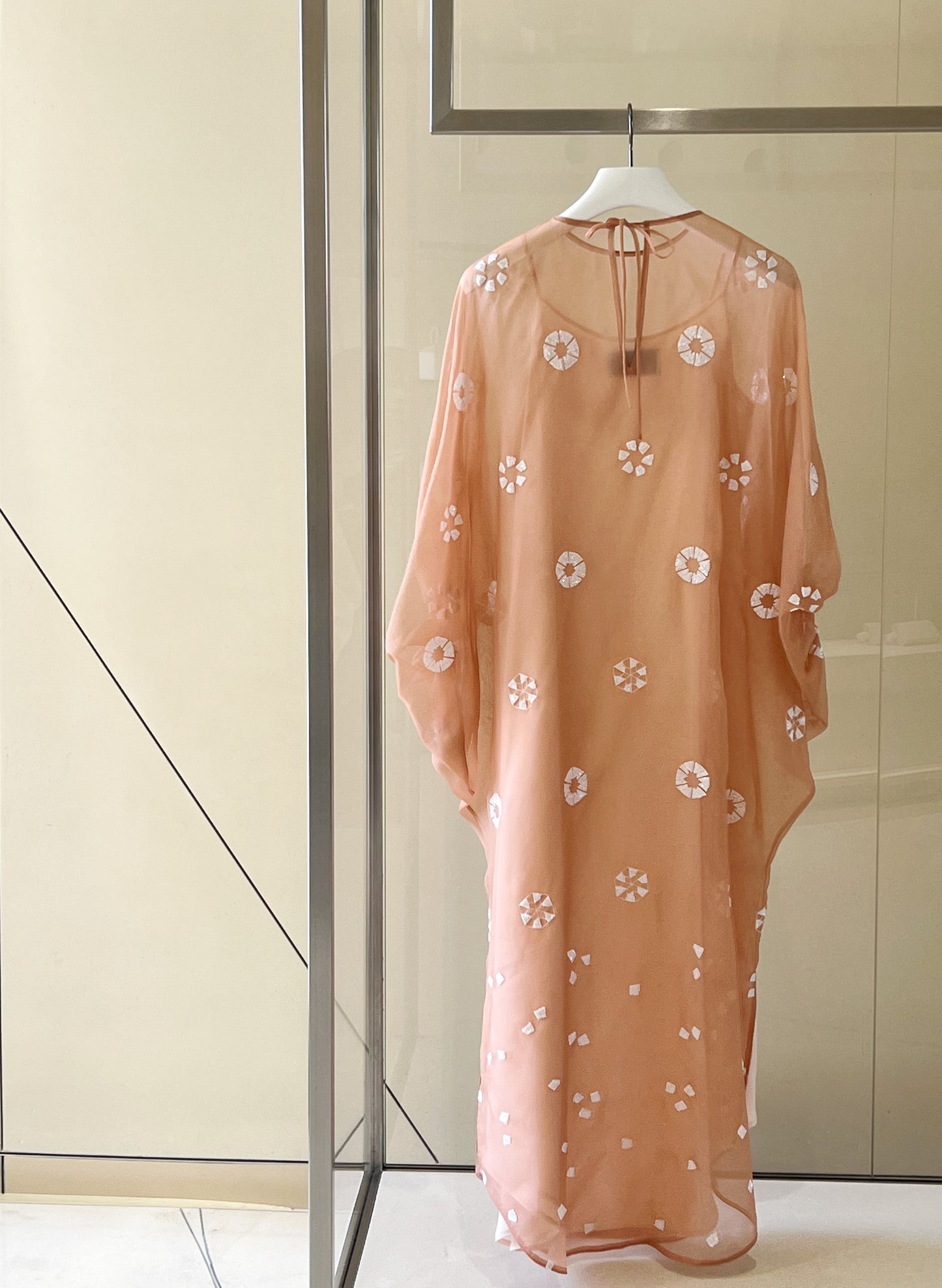 Puff sleeves  caftan in silk organza with full geometric embellishment