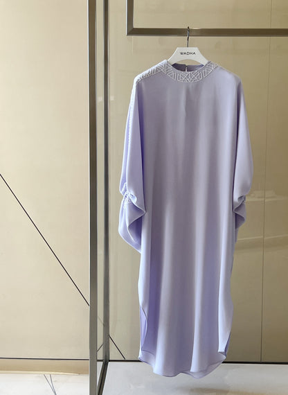 Puff sleeves caftan in silk crepe with neck and shoulder embellishment